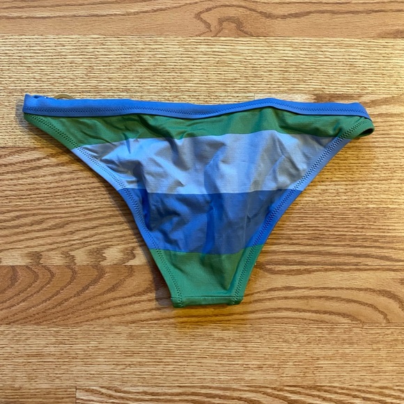 Bikini Set - Picture 3 of 4